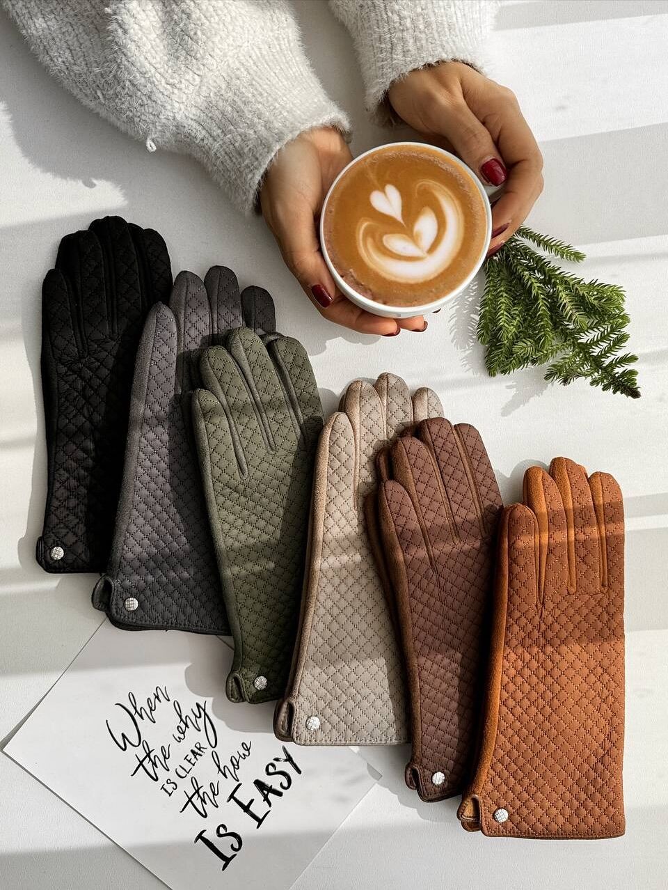 دستکش چرم داخل فوتر